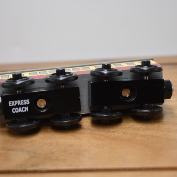 2002 EXPRESS COACH Thomas & Friends Train Take N Play Engine Wooden Wood VTG - Picture 7 of 7